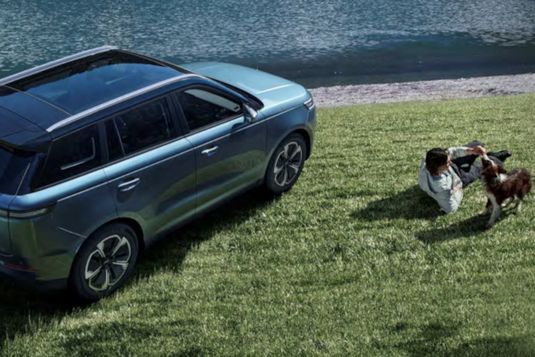 JAECOO J5 — гармония формы и цвета