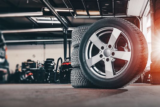 Шиномонтаж + сезонное хранение шин в подарок.